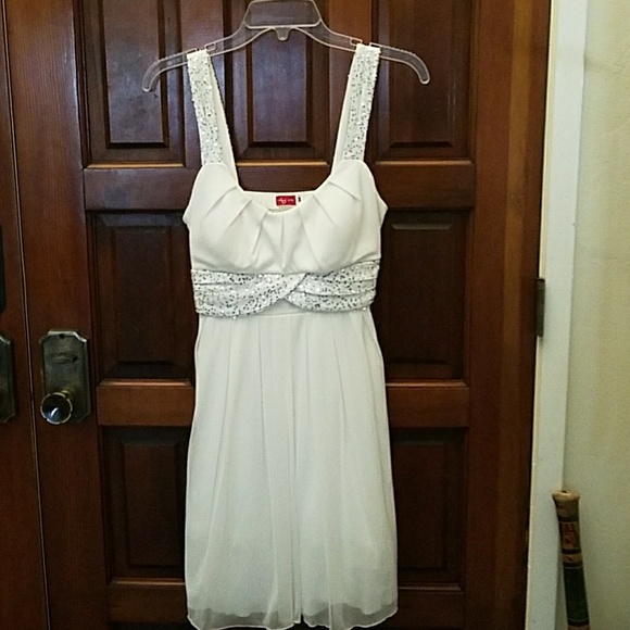 dresses - Picture 1 of 4